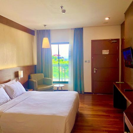 Oak Tree Emerald Hotel & Coventions Semarang Eksteriør bilde