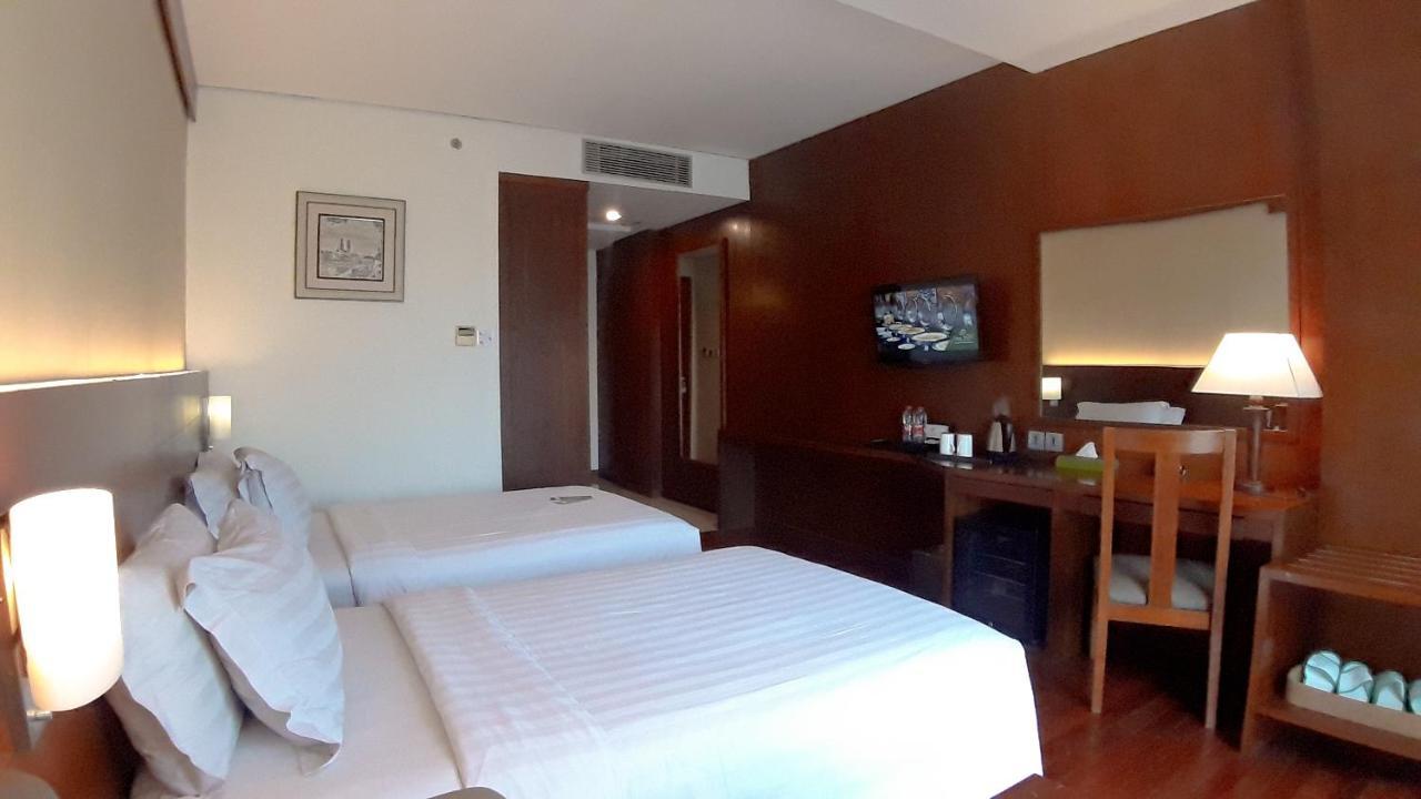 Oak Tree Emerald Hotel & Coventions Semarang Eksteriør bilde
