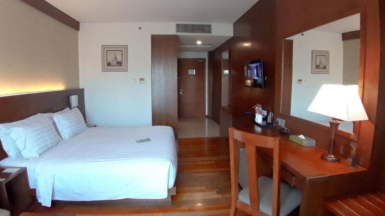 Oak Tree Emerald Hotel & Coventions Semarang Eksteriør bilde