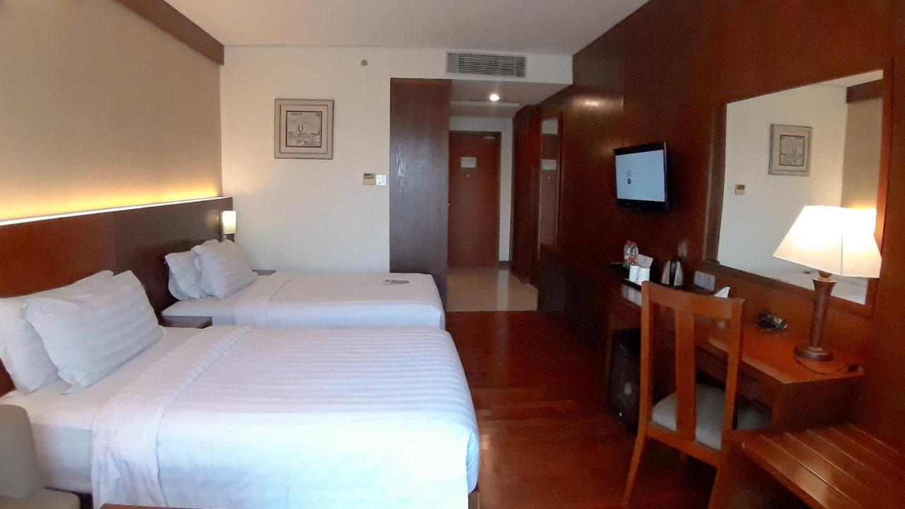Oak Tree Emerald Hotel & Coventions Semarang Eksteriør bilde