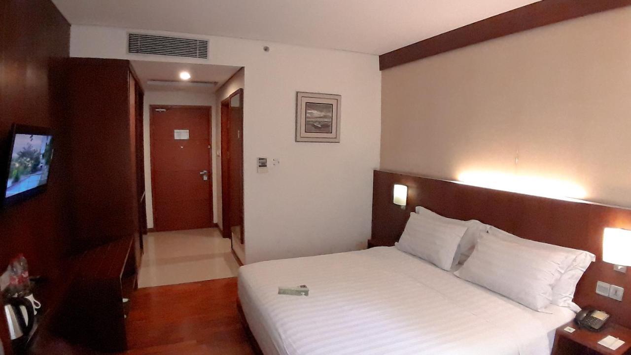 Oak Tree Emerald Hotel & Coventions Semarang Eksteriør bilde