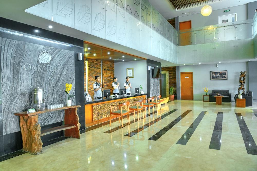 Oak Tree Emerald Hotel & Coventions Semarang Eksteriør bilde