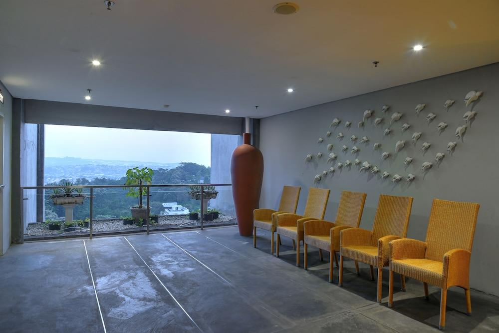 Oak Tree Emerald Hotel & Coventions Semarang Eksteriør bilde