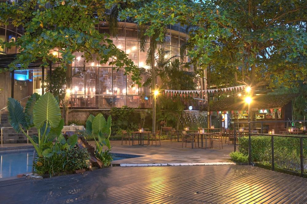 Oak Tree Emerald Hotel & Coventions Semarang Eksteriør bilde
