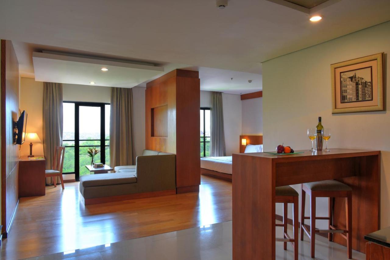 Oak Tree Emerald Hotel & Coventions Semarang Eksteriør bilde