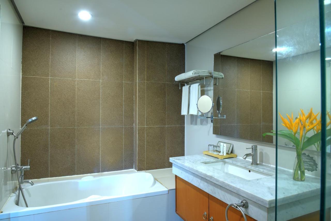Oak Tree Emerald Hotel & Coventions Semarang Eksteriør bilde