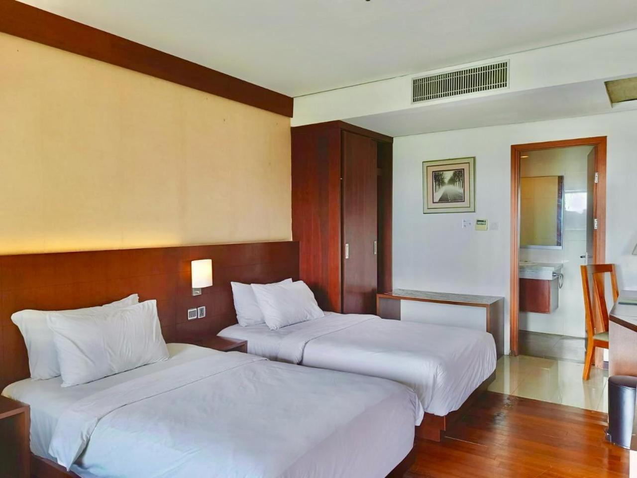 Oak Tree Emerald Hotel & Coventions Semarang Eksteriør bilde
