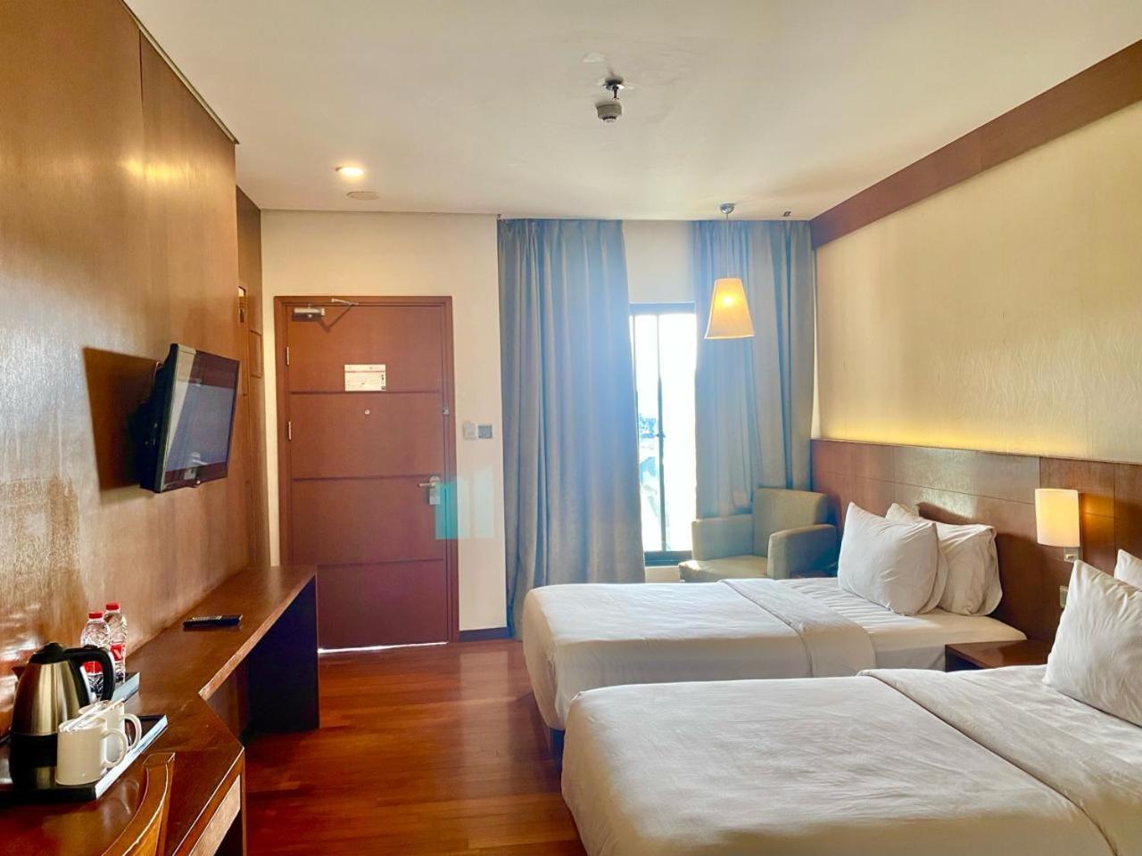Oak Tree Emerald Hotel & Coventions Semarang Eksteriør bilde