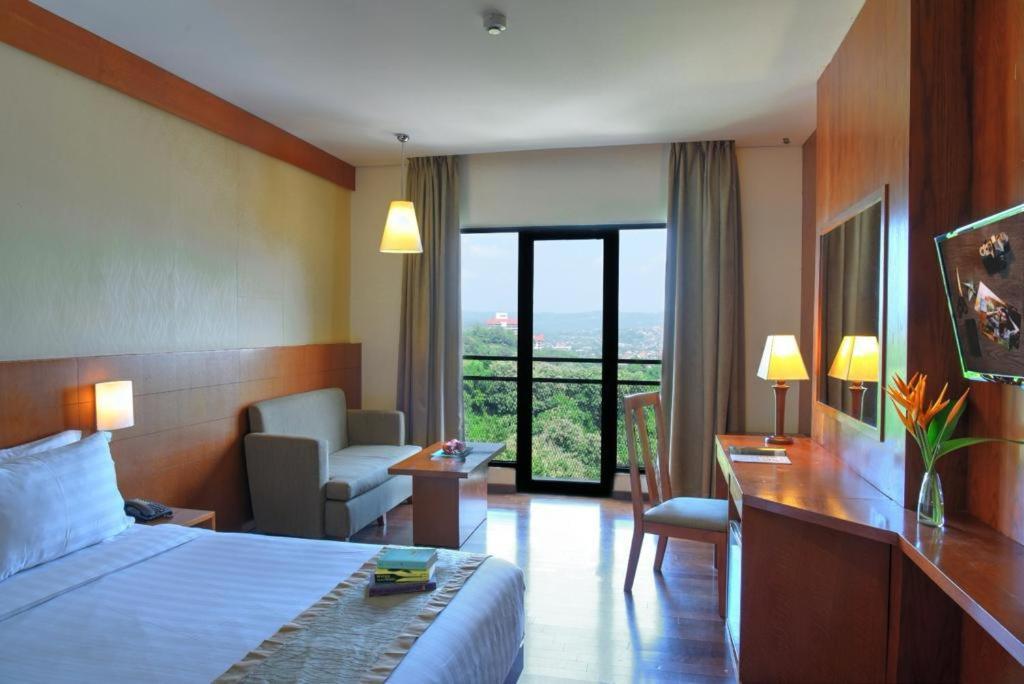 Oak Tree Emerald Hotel & Coventions Semarang Eksteriør bilde