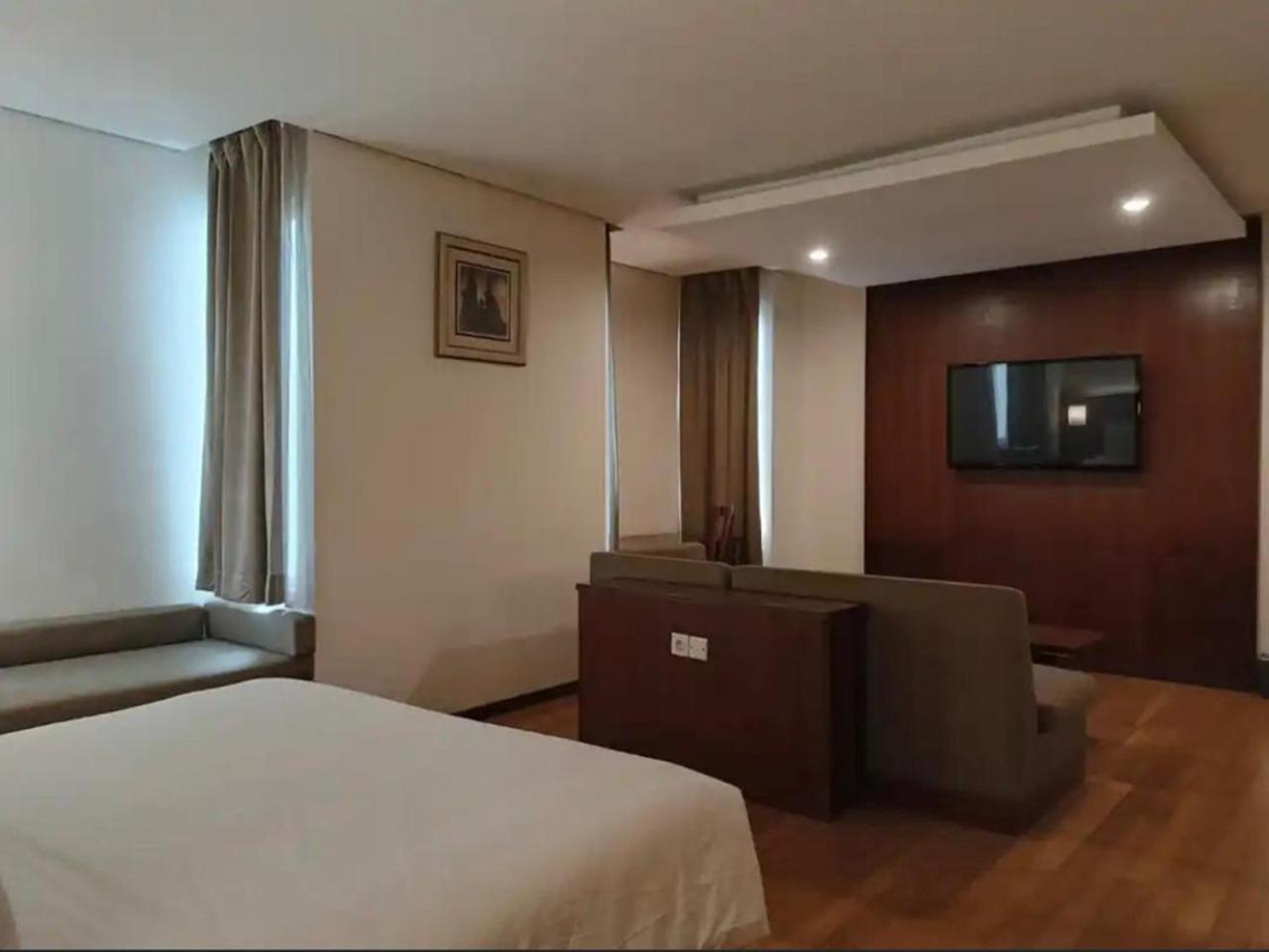 Oak Tree Emerald Hotel & Coventions Semarang Eksteriør bilde