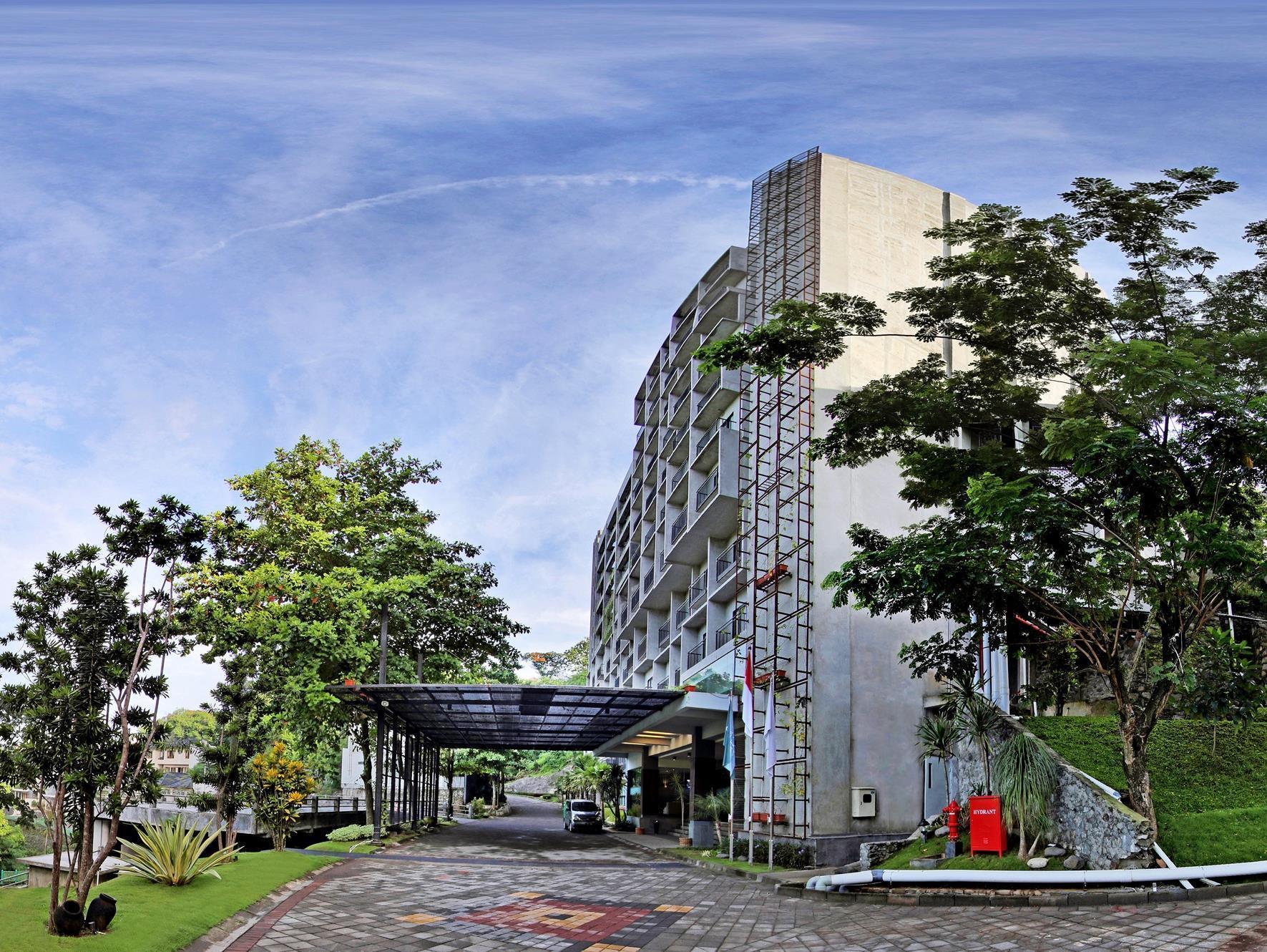 Oak Tree Emerald Hotel & Coventions Semarang Eksteriør bilde