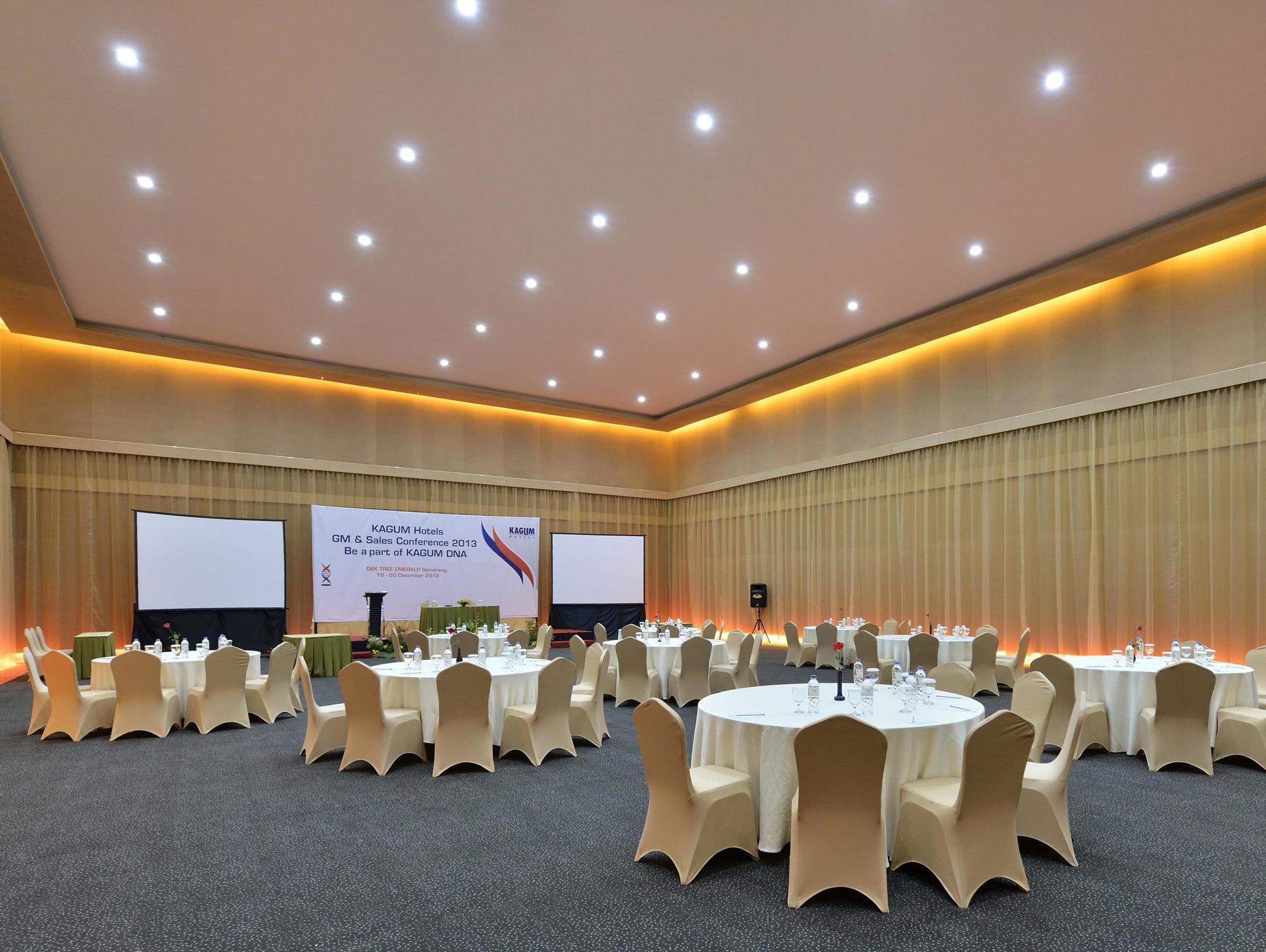 Oak Tree Emerald Hotel & Coventions Semarang Eksteriør bilde