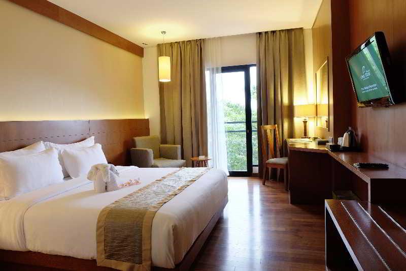Oak Tree Emerald Hotel & Coventions Semarang Eksteriør bilde