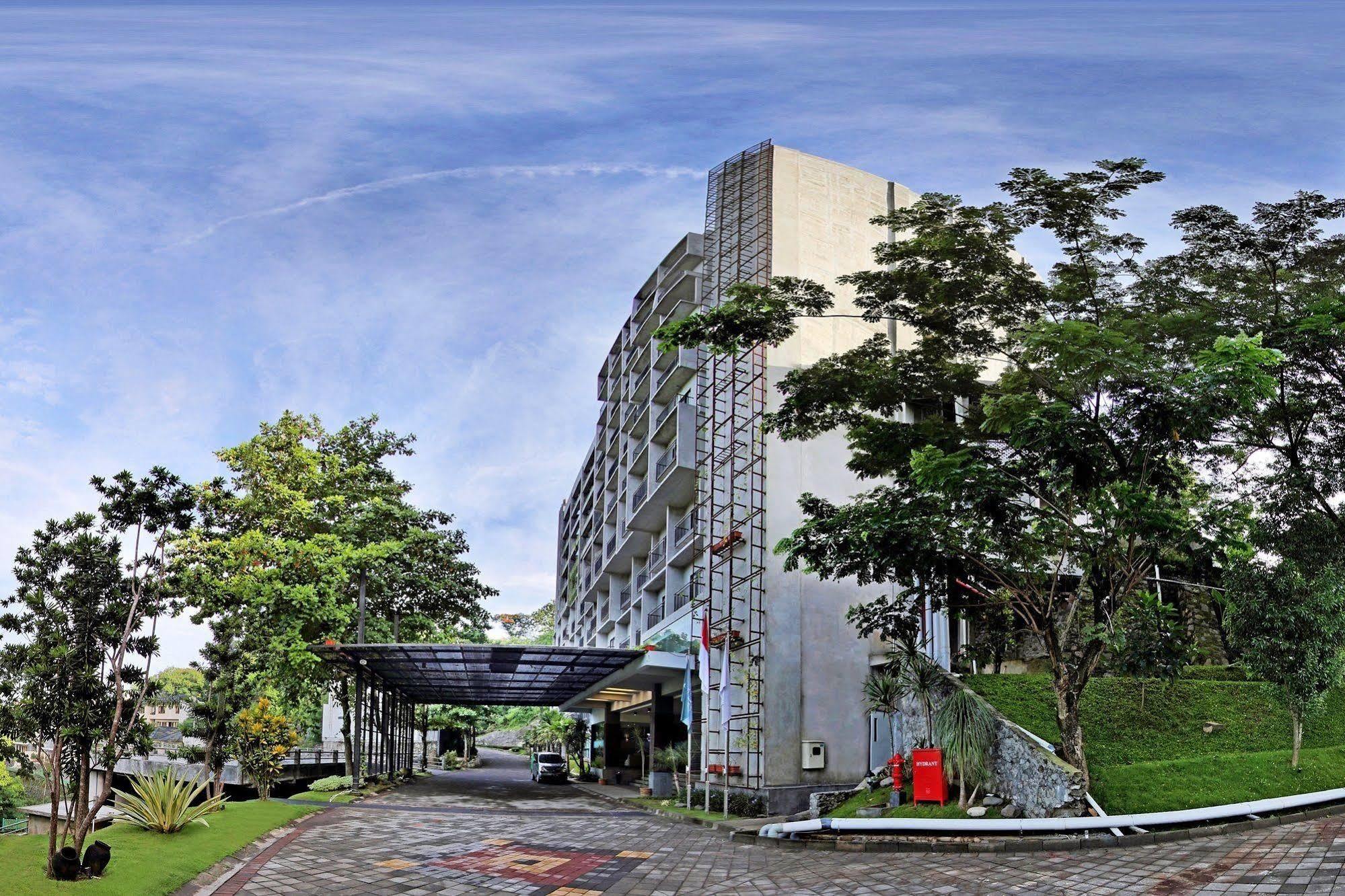 Oak Tree Emerald Hotel & Coventions Semarang Eksteriør bilde