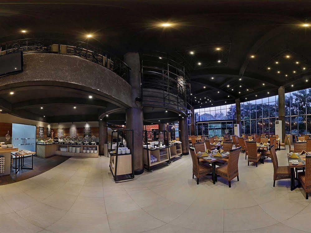 Oak Tree Emerald Hotel & Coventions Semarang Eksteriør bilde