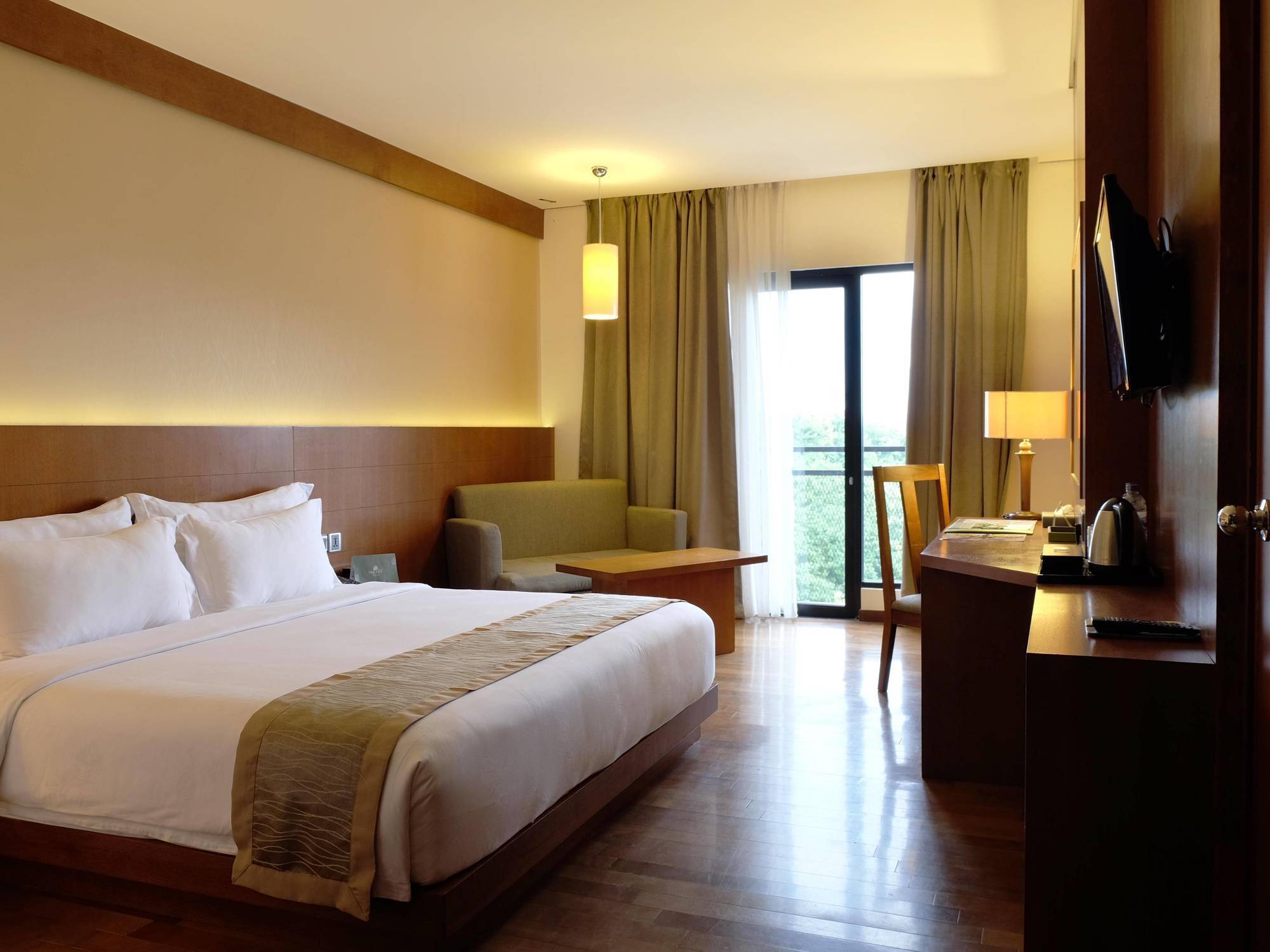 Oak Tree Emerald Hotel & Coventions Semarang Eksteriør bilde