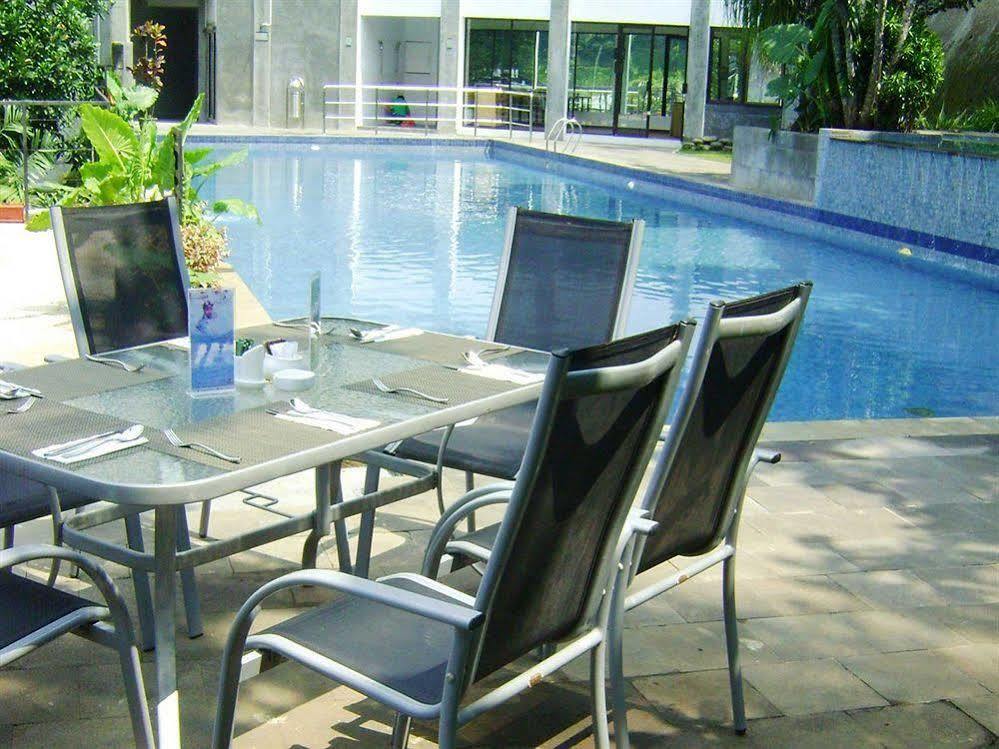 Oak Tree Emerald Hotel & Coventions Semarang Eksteriør bilde
