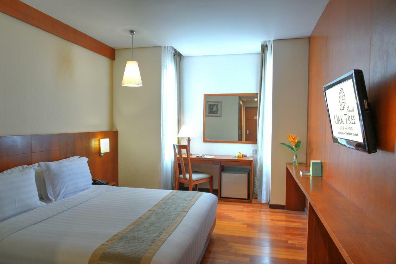 Oak Tree Emerald Hotel & Coventions Semarang Eksteriør bilde