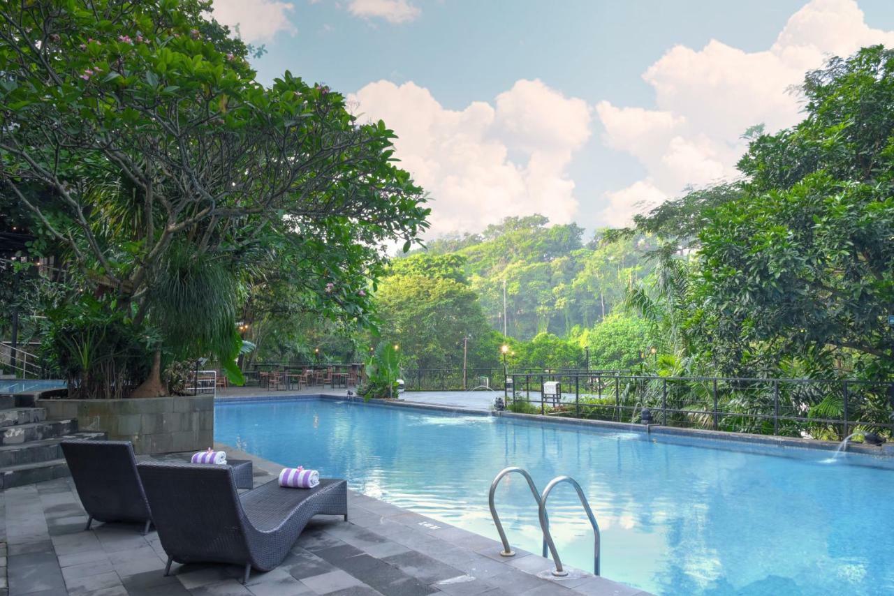 Oak Tree Emerald Hotel & Coventions Semarang Eksteriør bilde