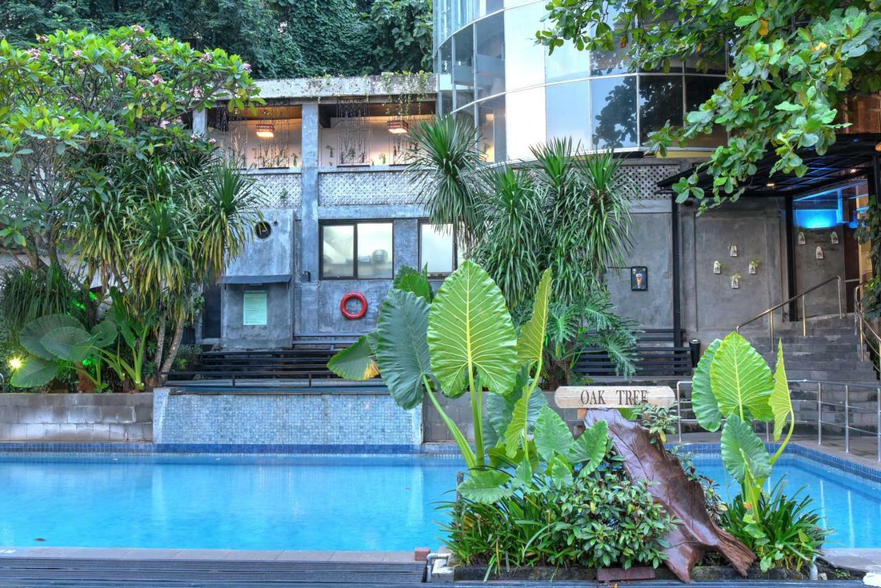 Oak Tree Emerald Hotel & Coventions Semarang Eksteriør bilde