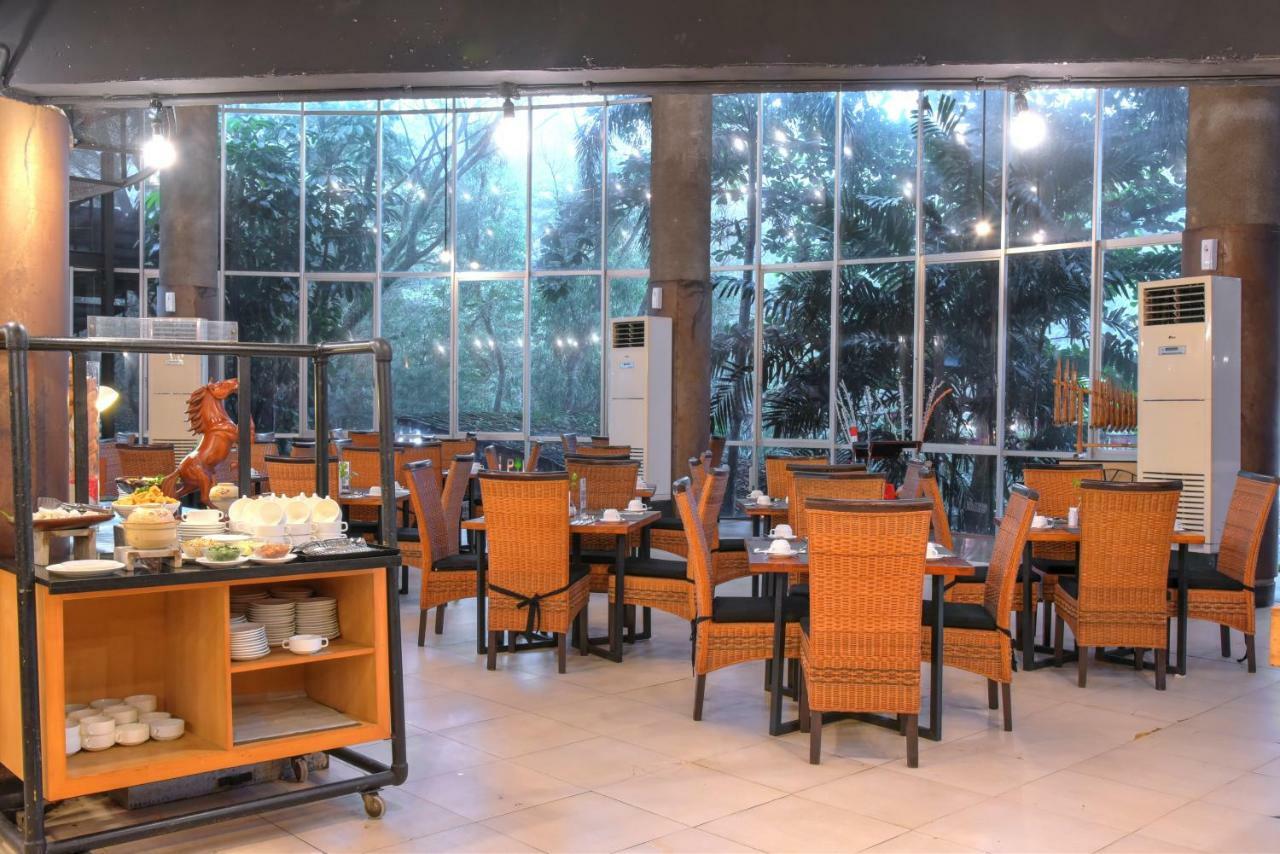 Oak Tree Emerald Hotel & Coventions Semarang Eksteriør bilde