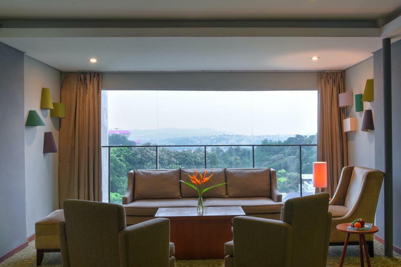 Oak Tree Emerald Hotel & Coventions Semarang Eksteriør bilde