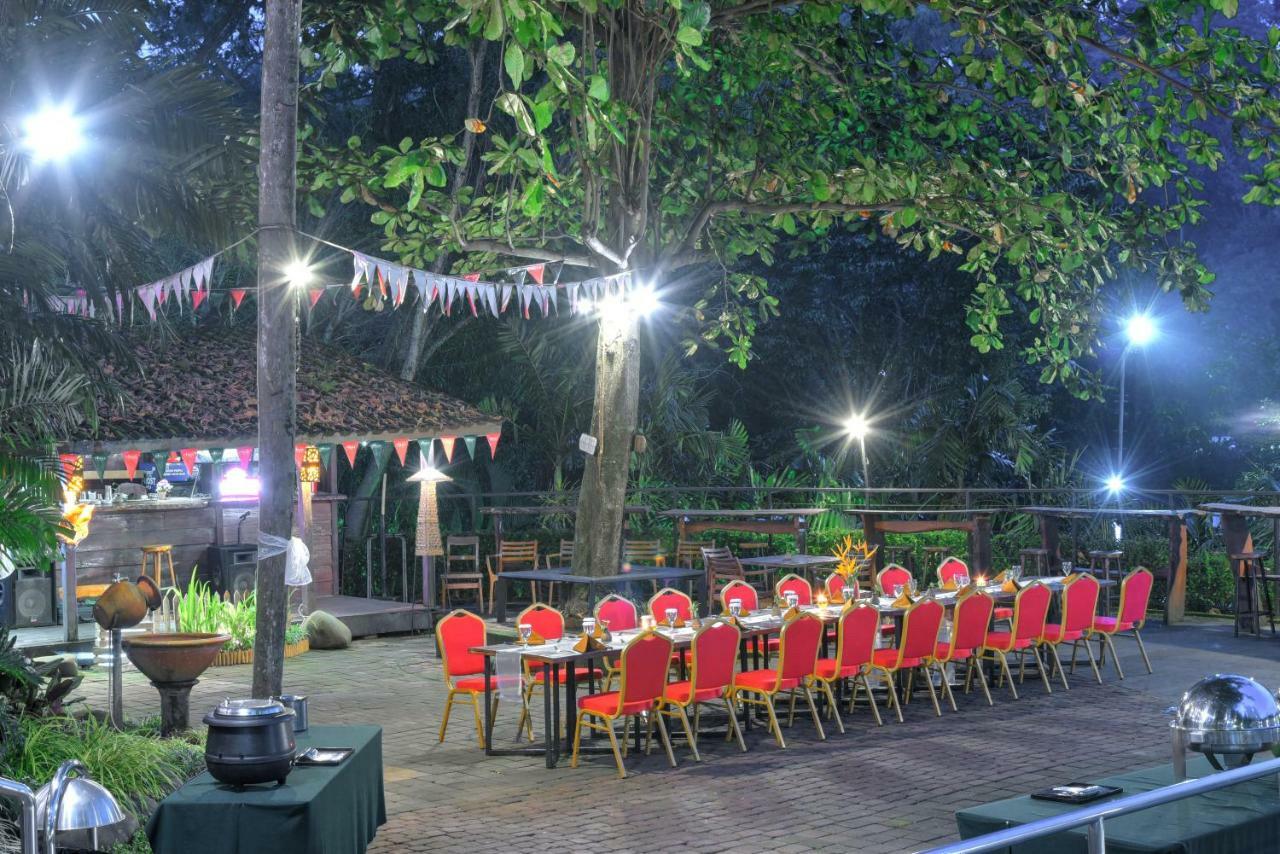 Oak Tree Emerald Hotel & Coventions Semarang Eksteriør bilde